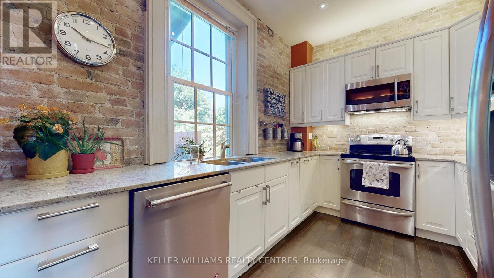 19374 Yonge Street Property Photo 9