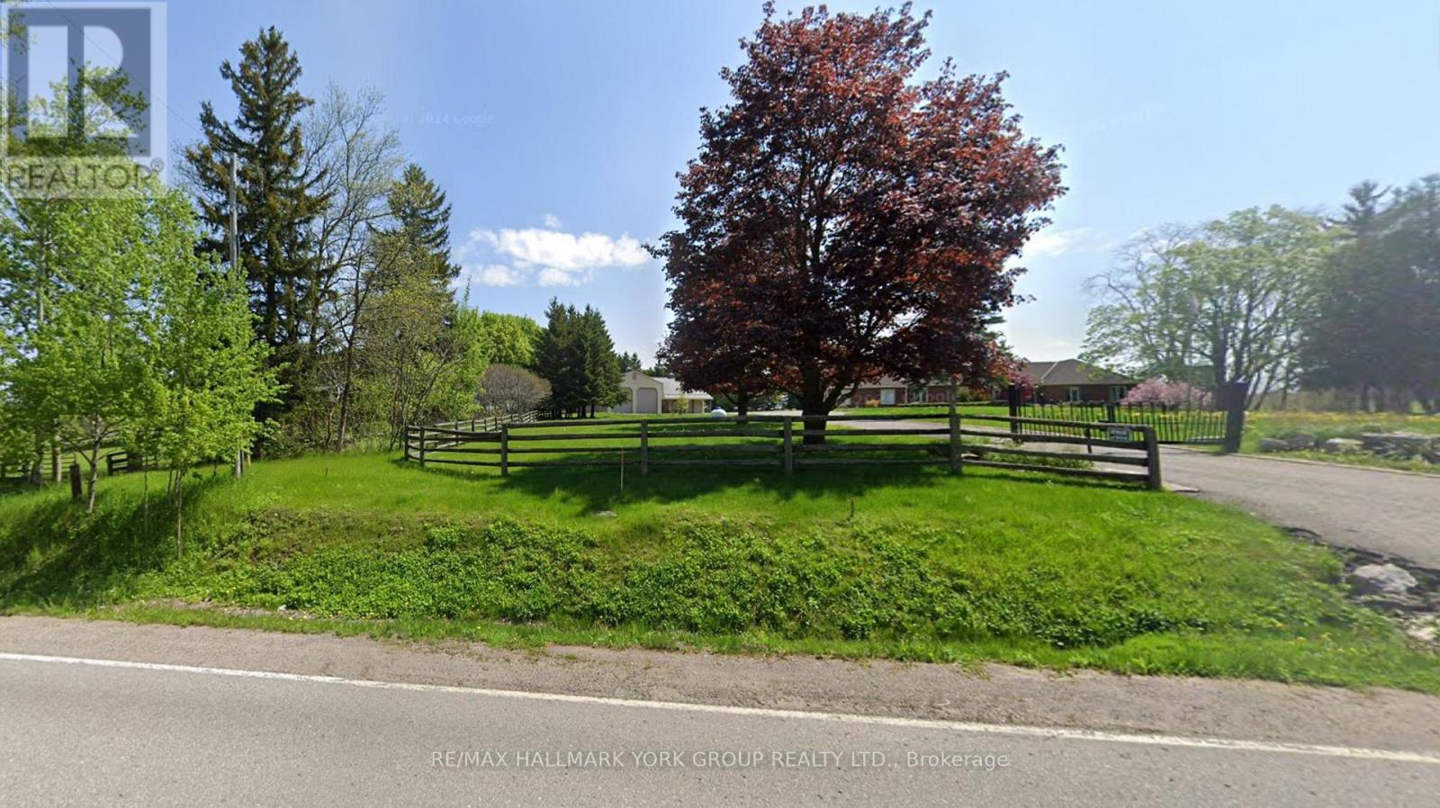 16333-16401 Dufferin Street Property Photo 2