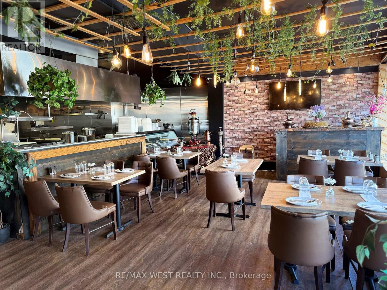 9108 Yonge Street Property Photo 2