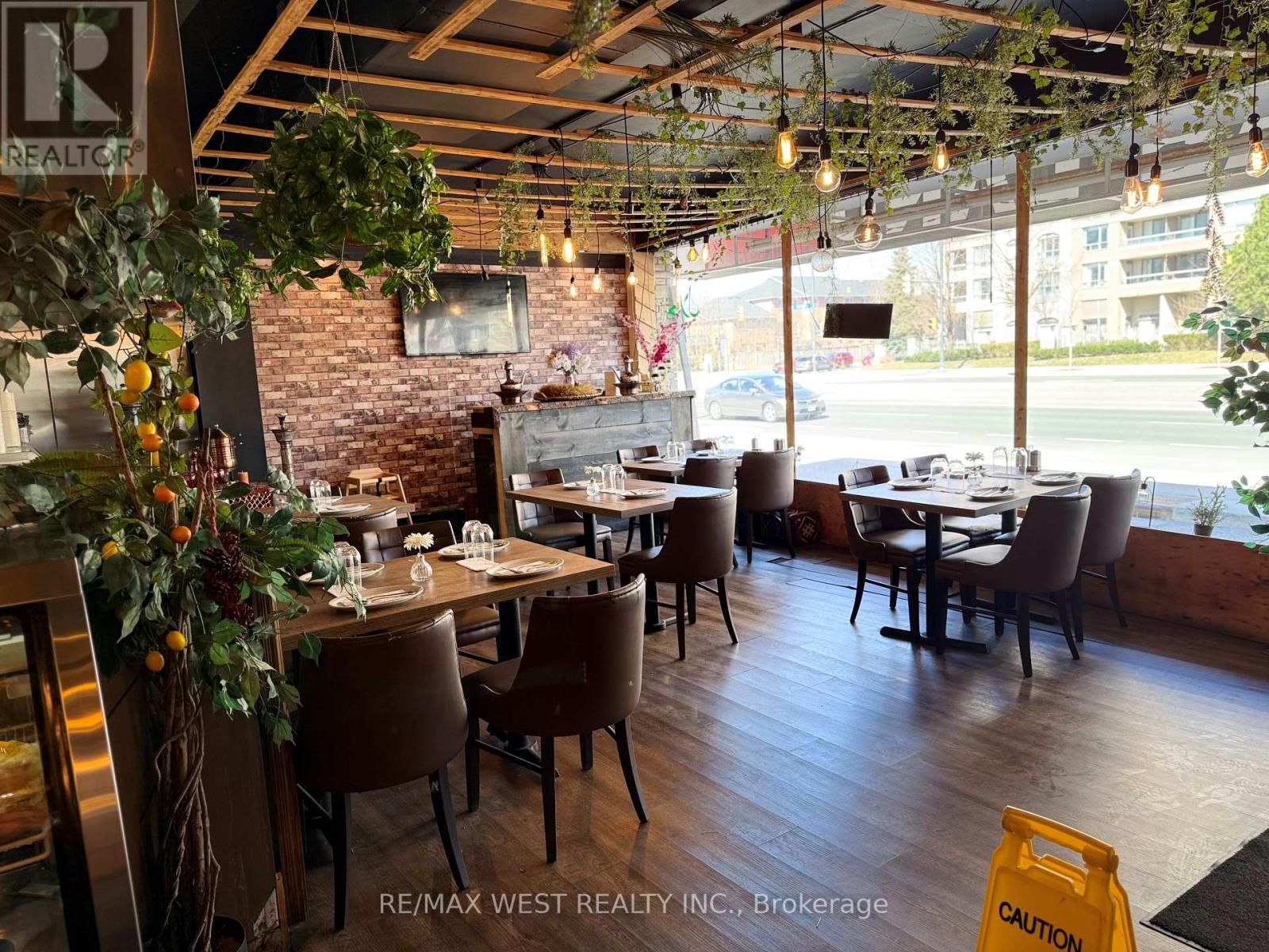 9108 Yonge Street Property Photo 3
