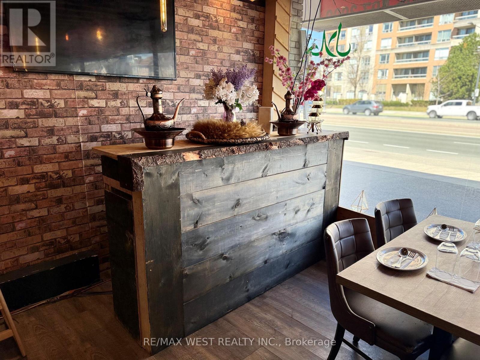 9108 Yonge Street Property Photo 6