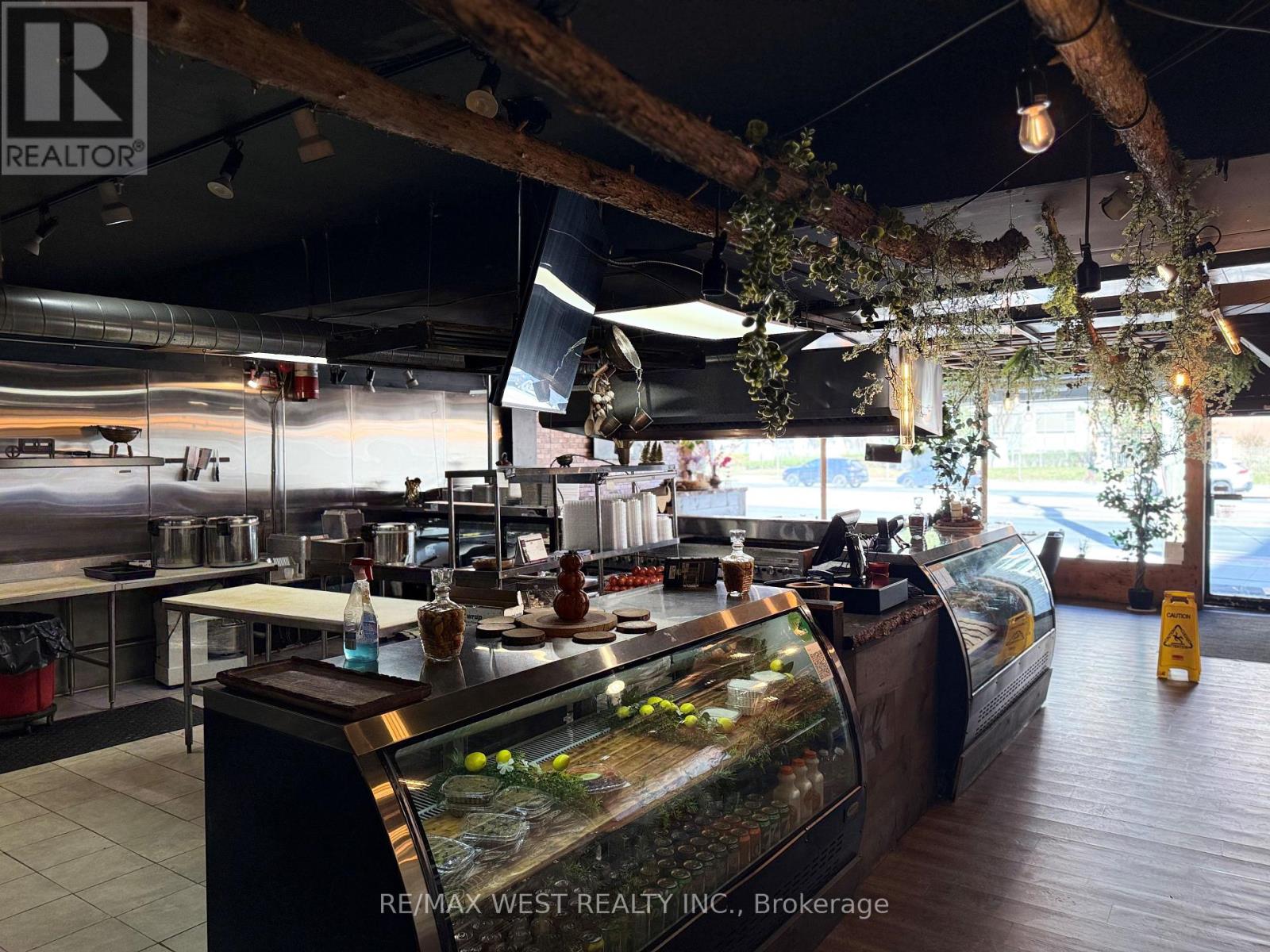 9108 Yonge Street Property Photo 10