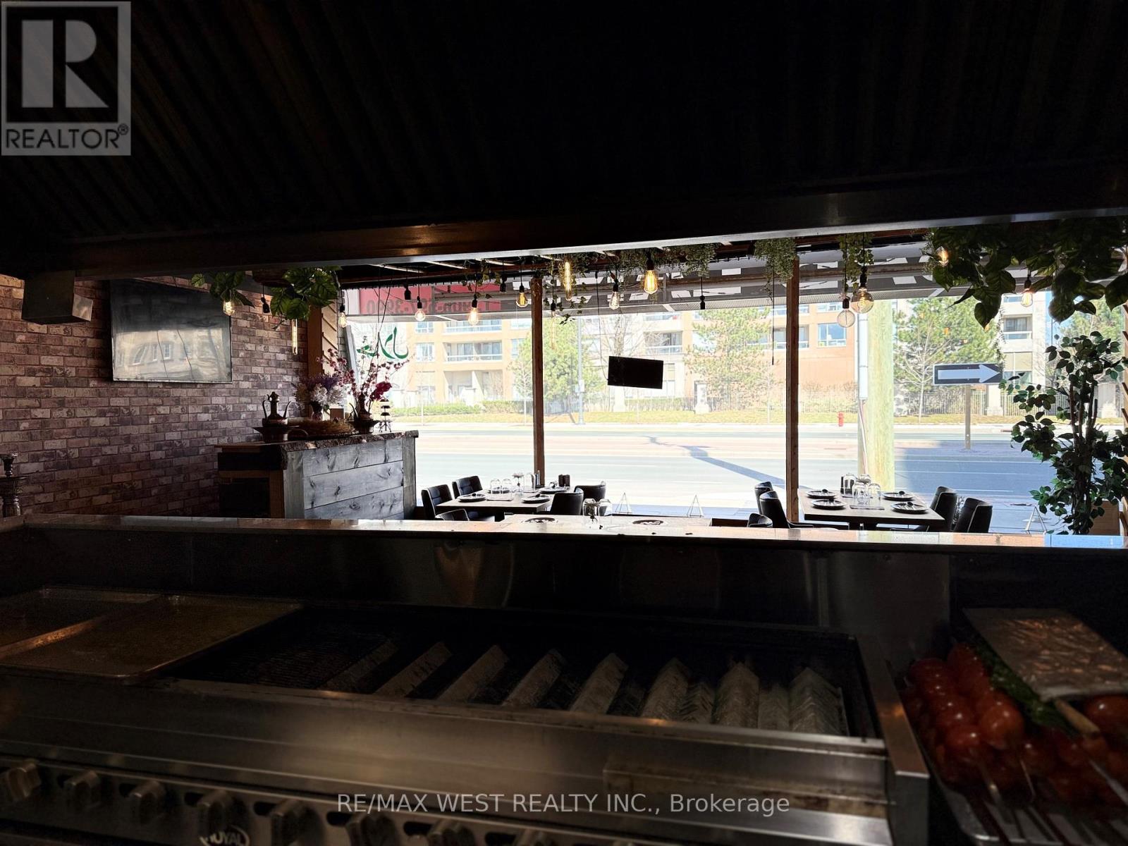 9108 Yonge Street Property Photo 11