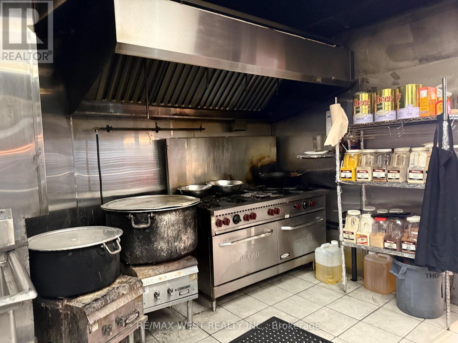 9108 Yonge Street Property Photo 13