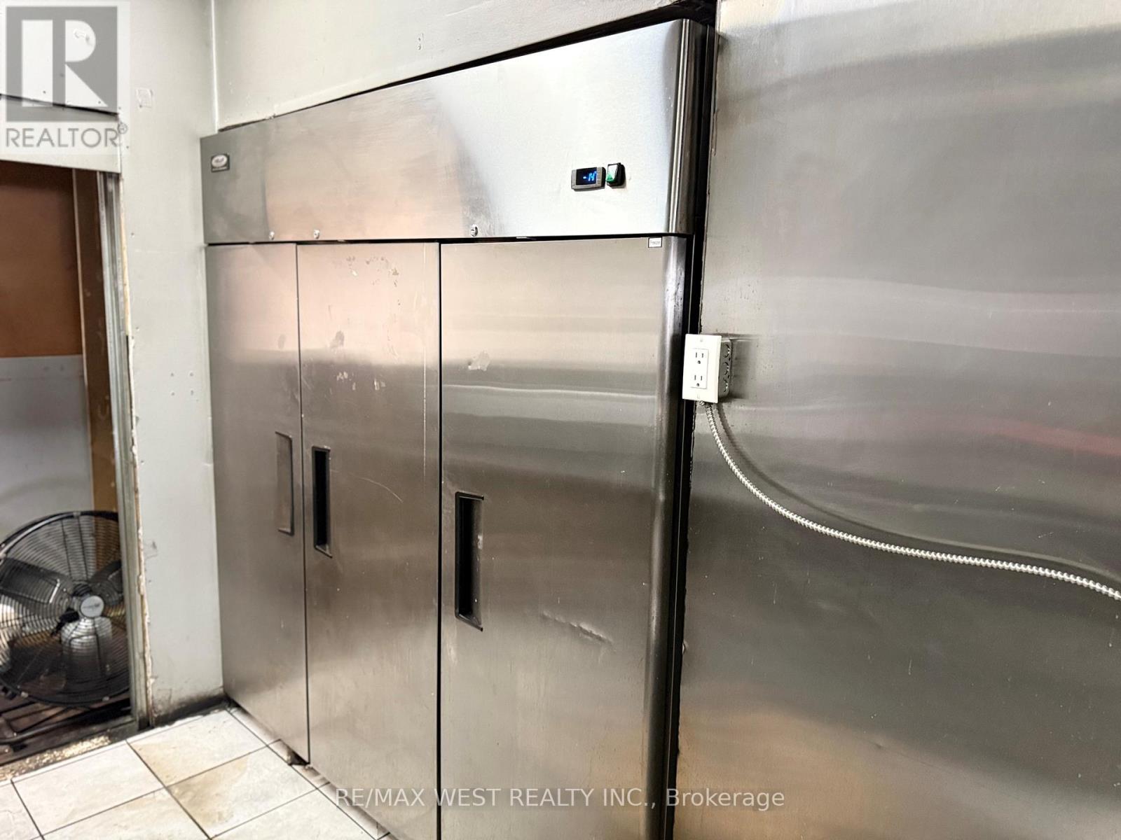 9108 Yonge Street Property Photo 15