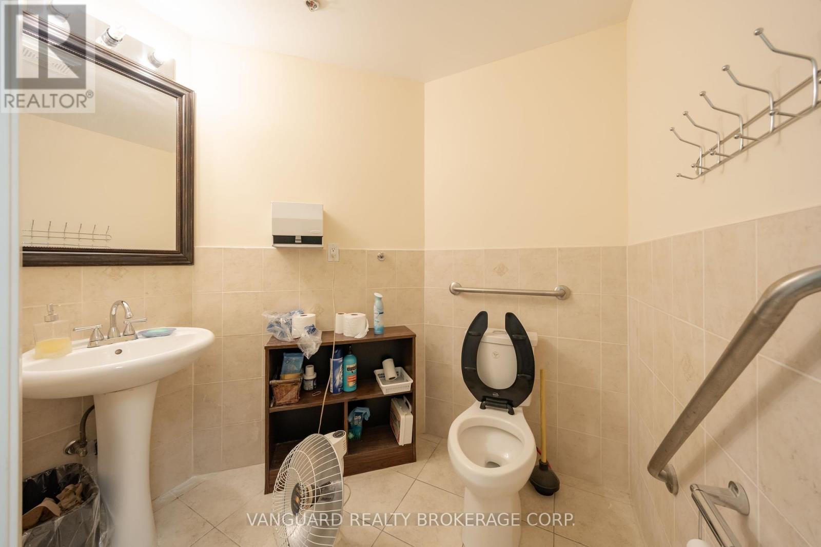 15 - 280 Beaver Creek Road Property Photo 4