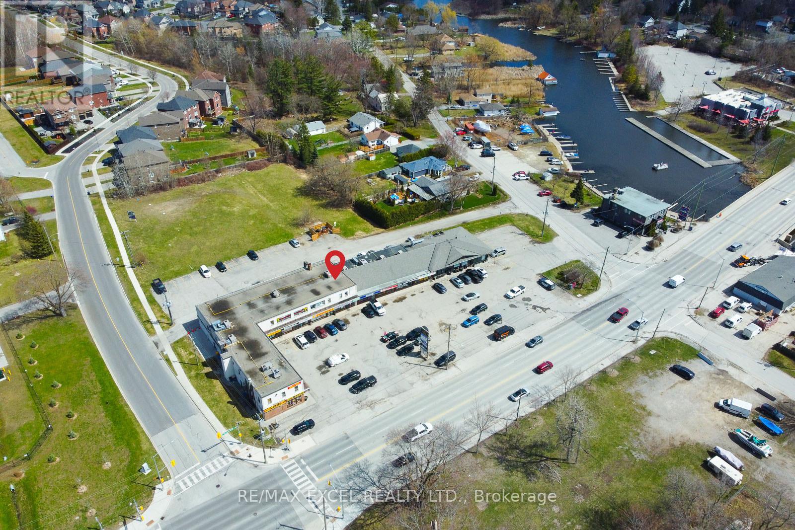 213 The Queensway S Property Photo 3