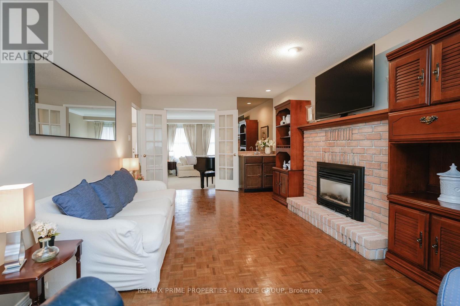 9 Longwater Chase Property Photo 7