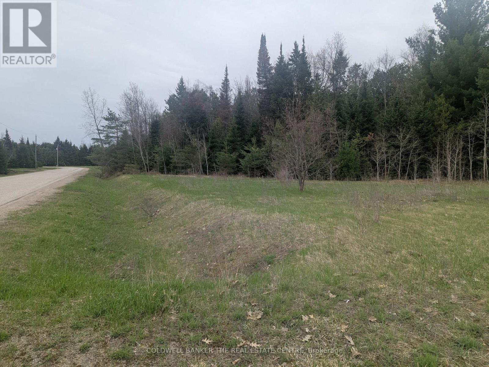 8 Tioga Boulevard Property Photo 6