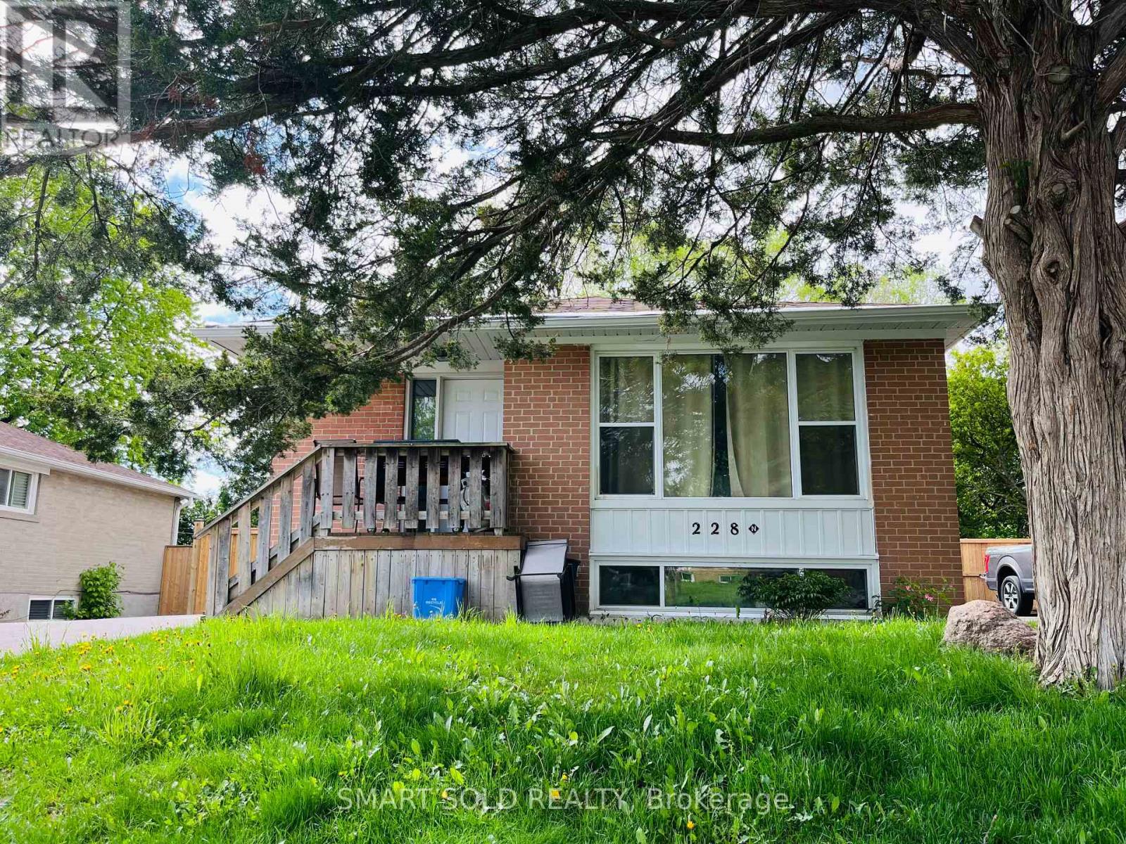 Upper - 228 Silverbirch Drive Property Photo 1