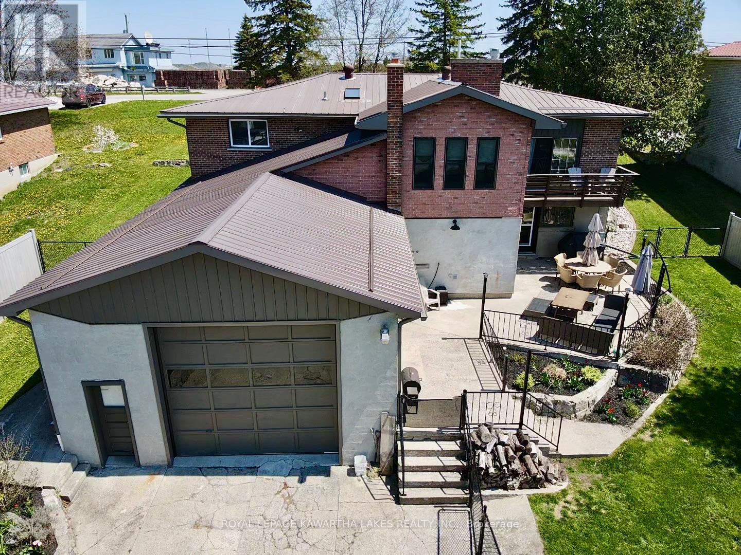 674 Osborne Street Property Photo 1