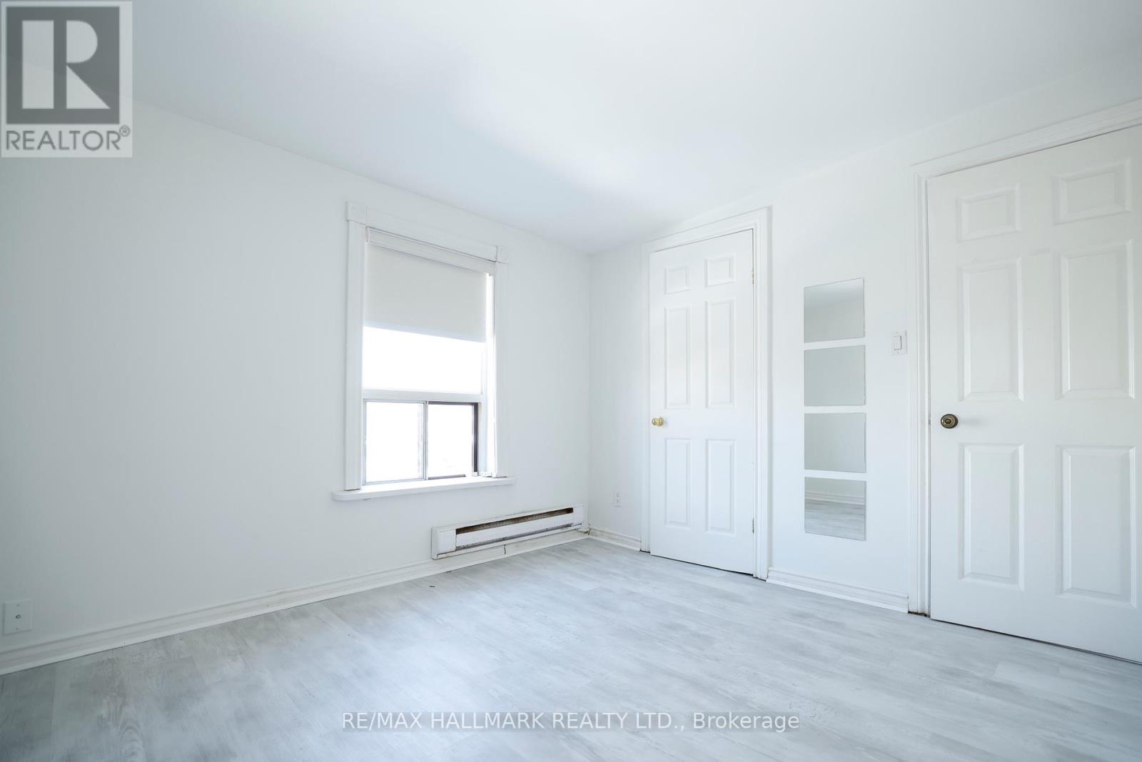 3 - 37 Holland Street W Property Photo 1