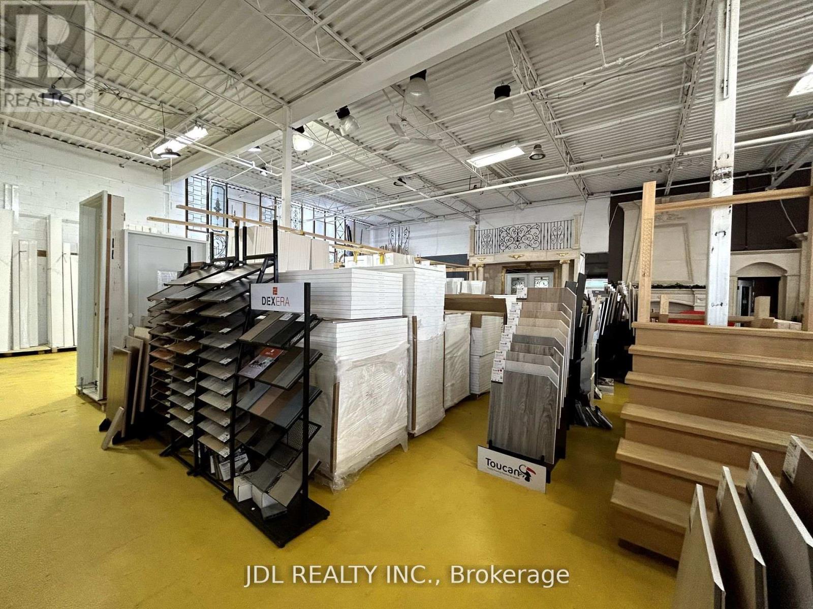 Unit 1,3,5 & 17 - 7370 Woodbine Avenue Property Photo 11