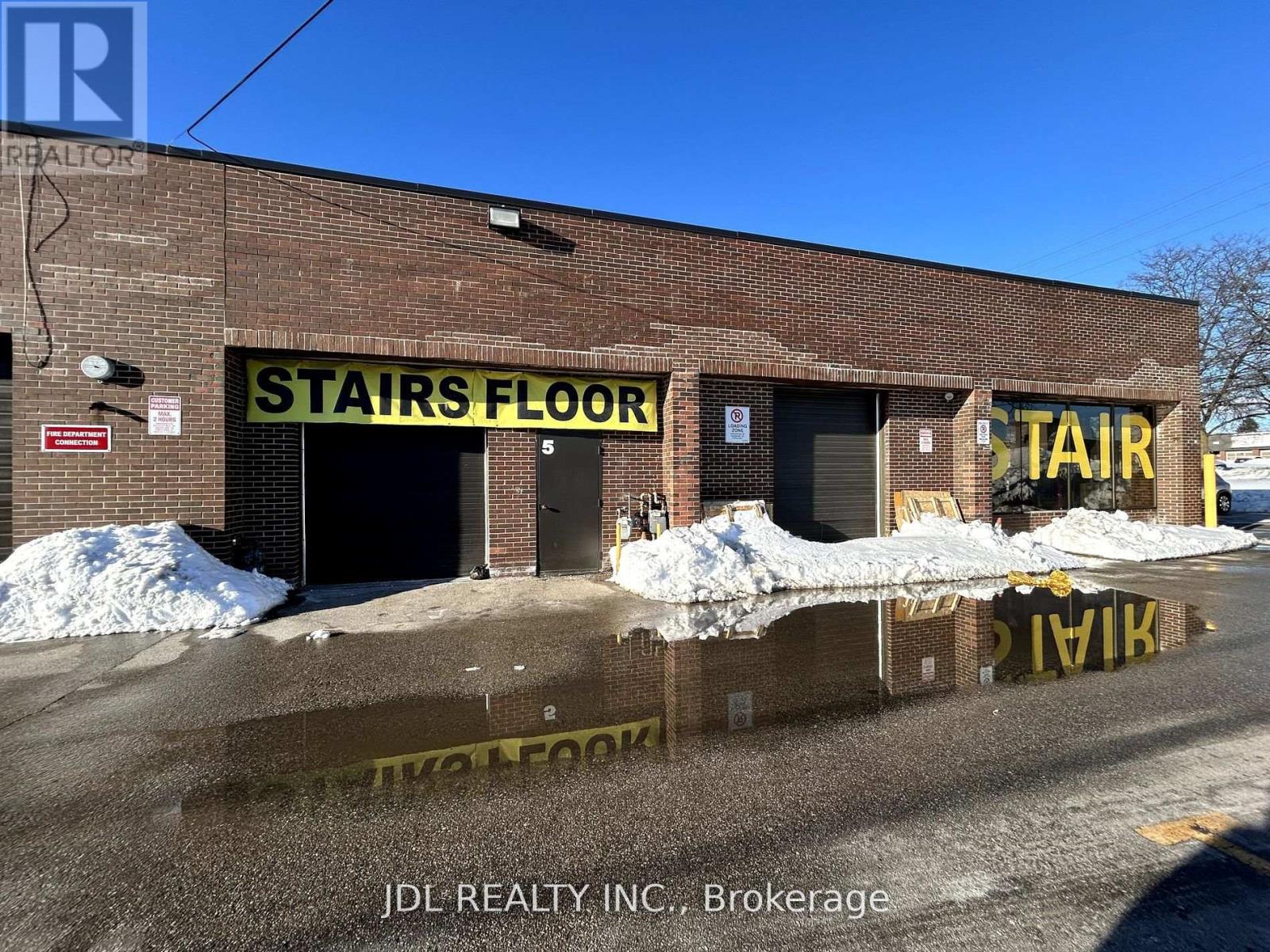 Unit 1,3,5 & 17 - 7370 Woodbine Avenue Property Photo 18