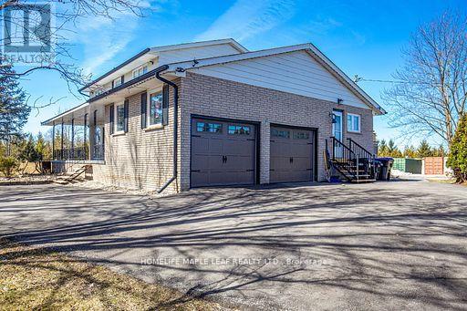 3252 15th Side Road Property Photo 1