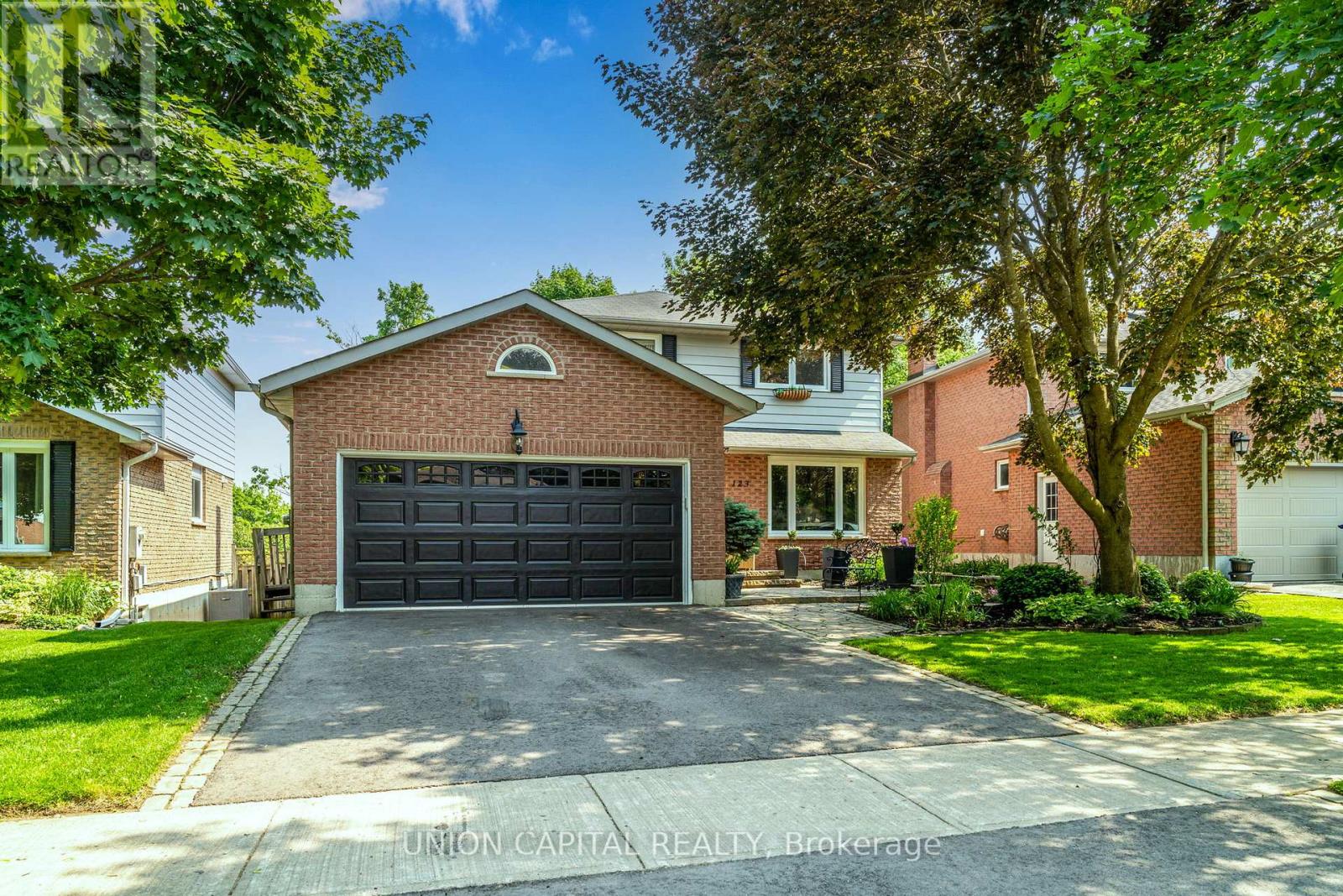 123 Imperial Crescent Property Photo 1