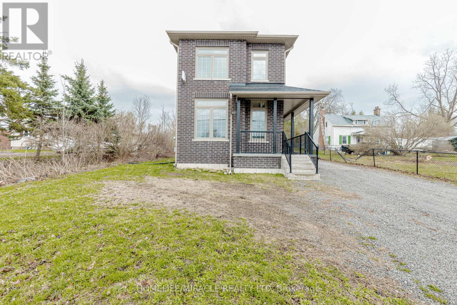 637 Simcoe Street Property Photo 1