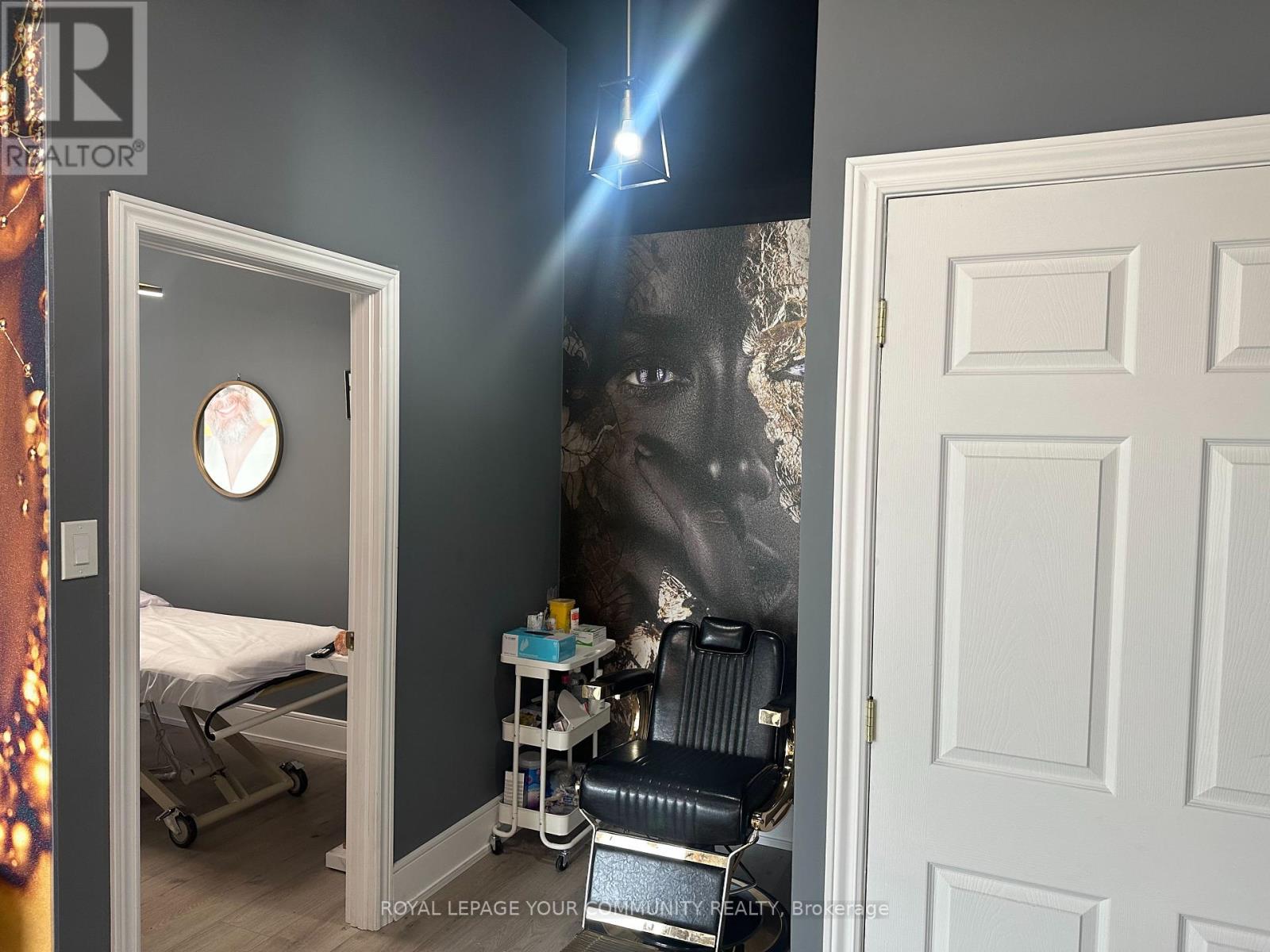 8 - 11860 Yonge Street Property Photo 12