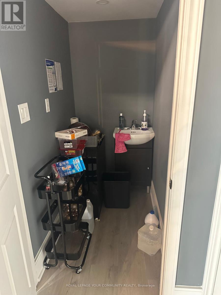 8 - 11860 Yonge Street Property Photo 13