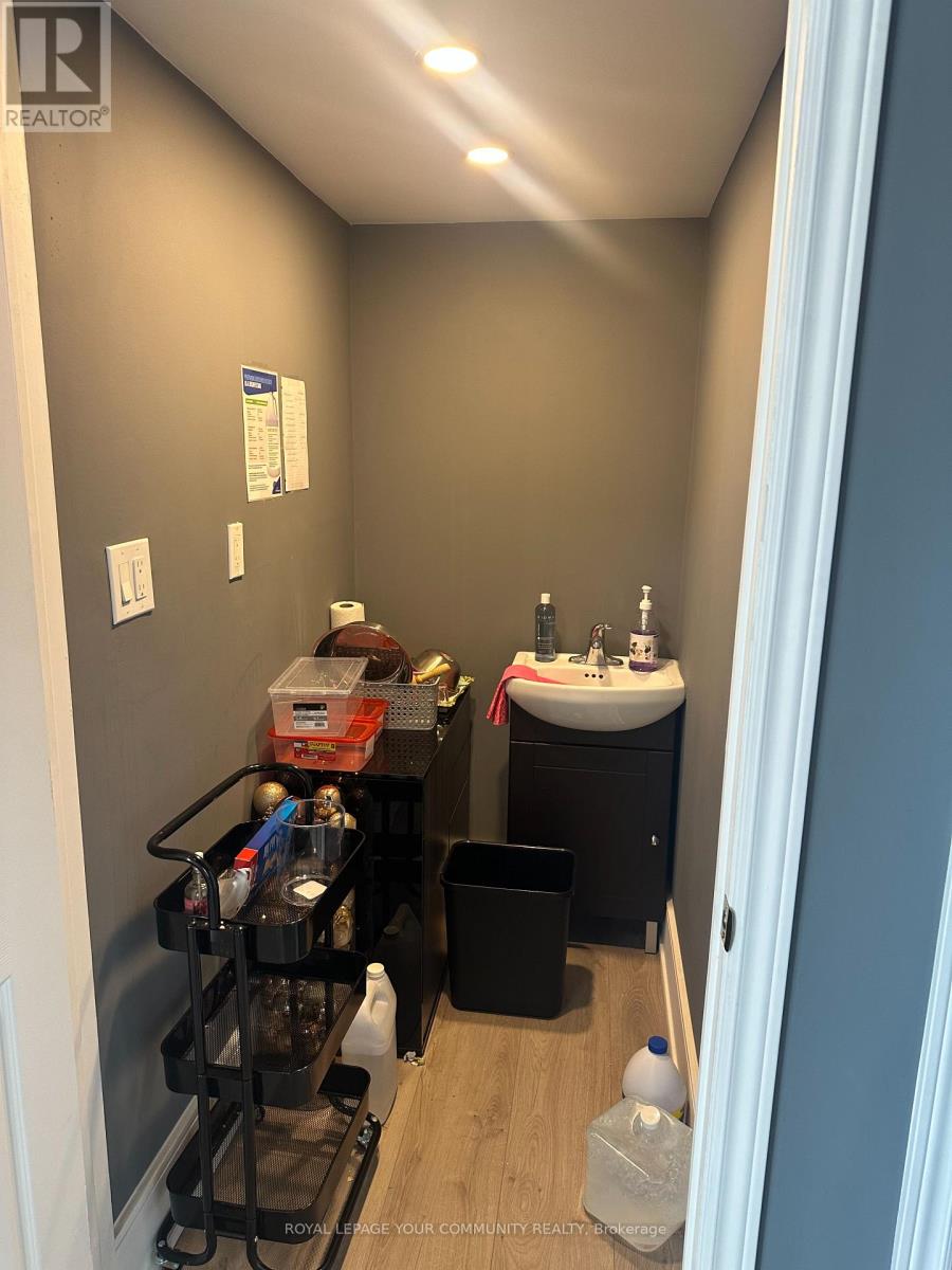 8 - 11860 Yonge Street Property Photo 14