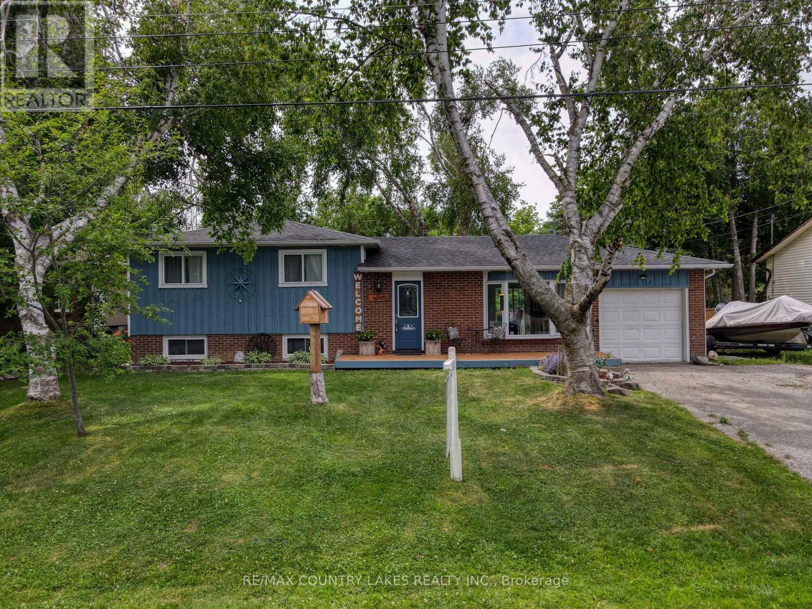 271 Lakeland Crescent Property Photo 1
