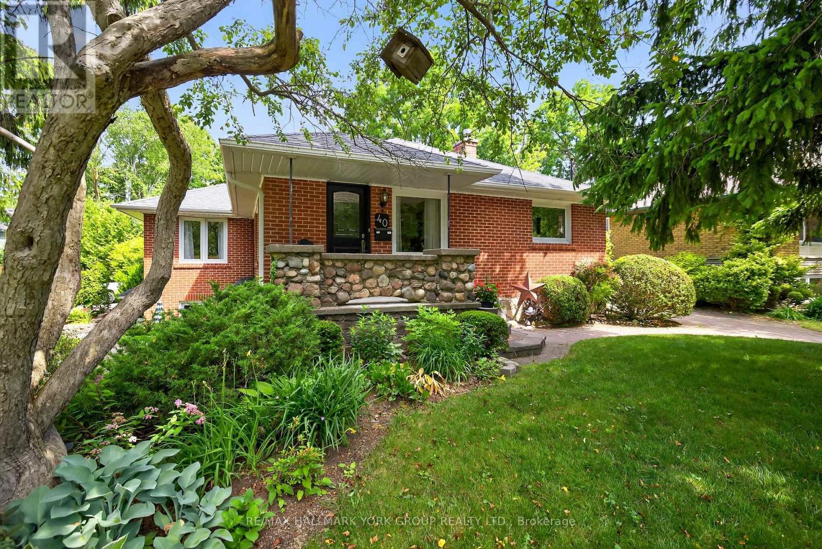 40 KENNEDY STREET E Property Photo 1