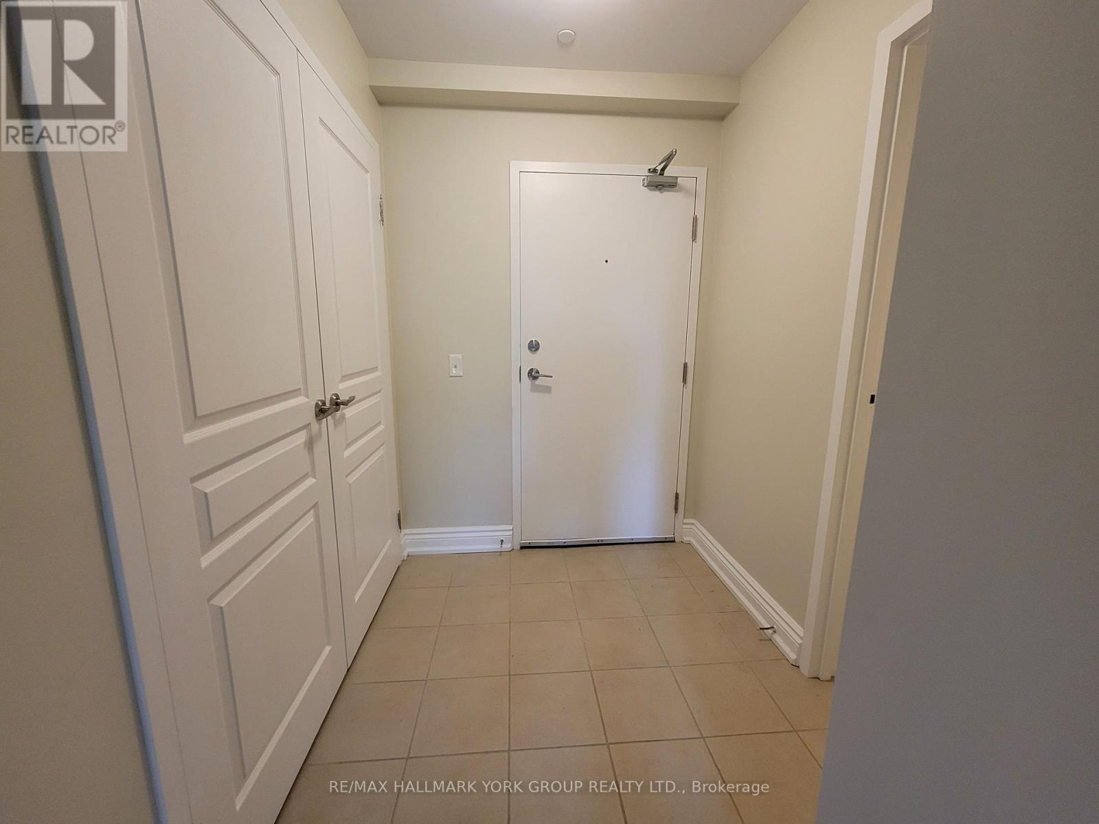 303 - 15565 Yonge Street Property Photo 1