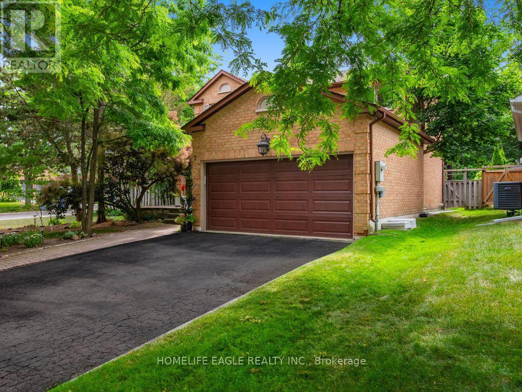 7 Moffat Crescent Property Photo 1