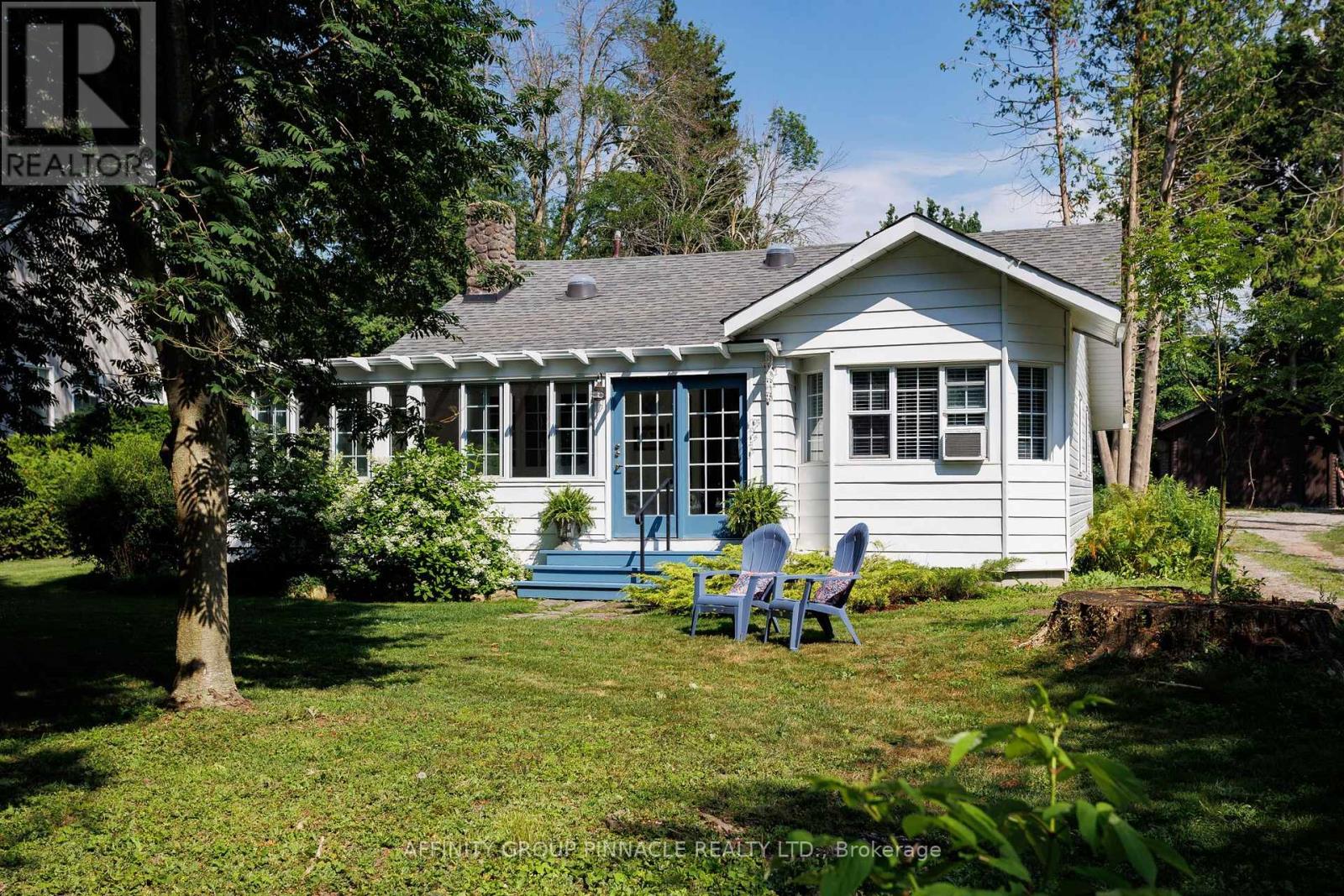 B35 Lakeshore Road Property Photo 1
