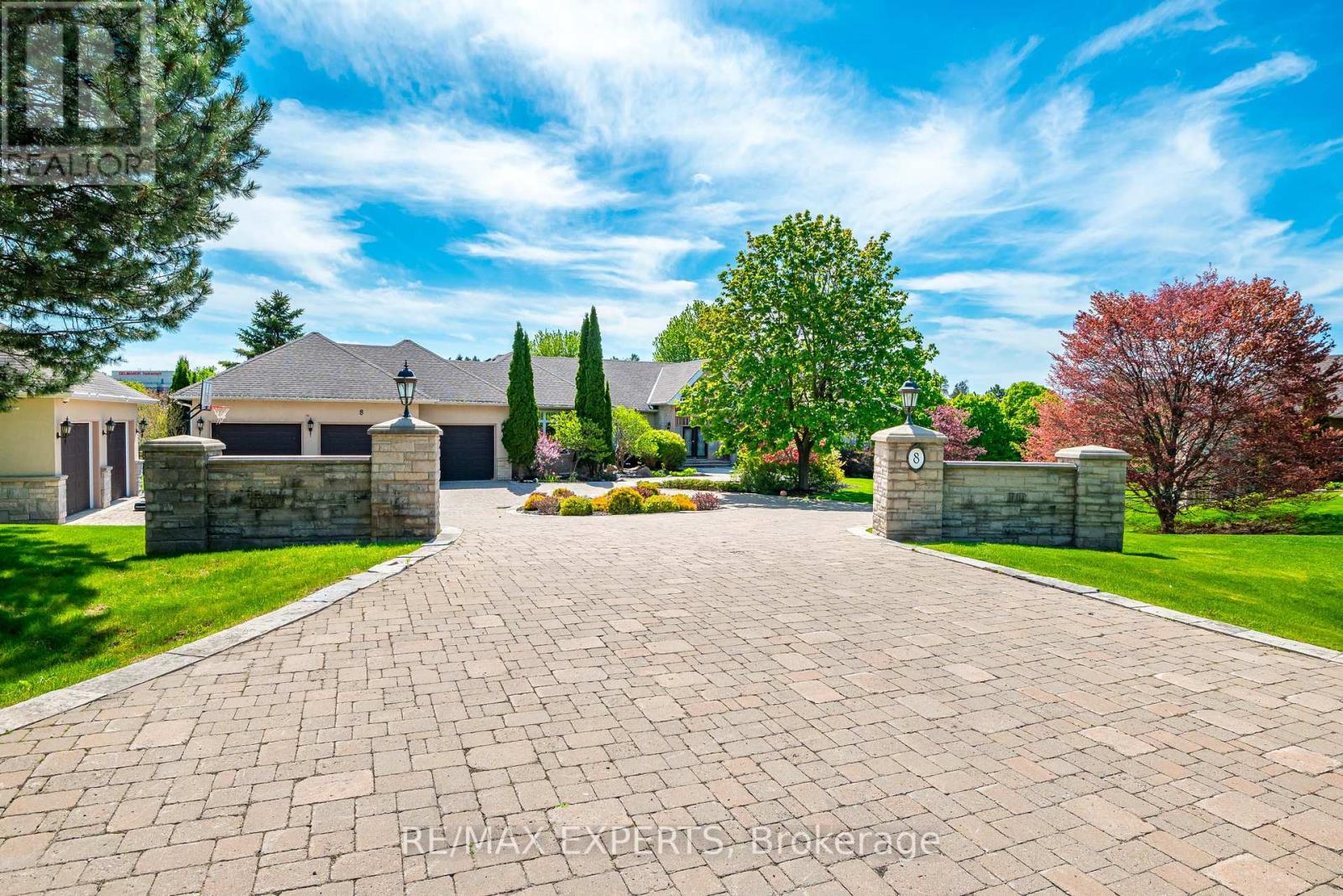 8 Alm Court Property Photo 1