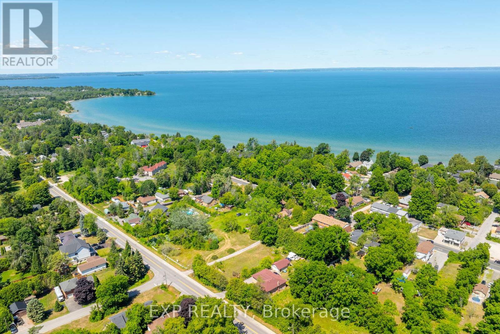 895 Lake Drive E Property Photo 1