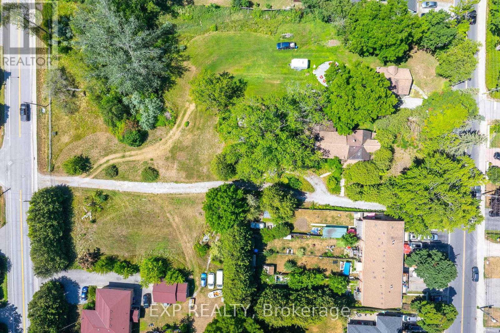 895 Lake Drive E Property Photo 2