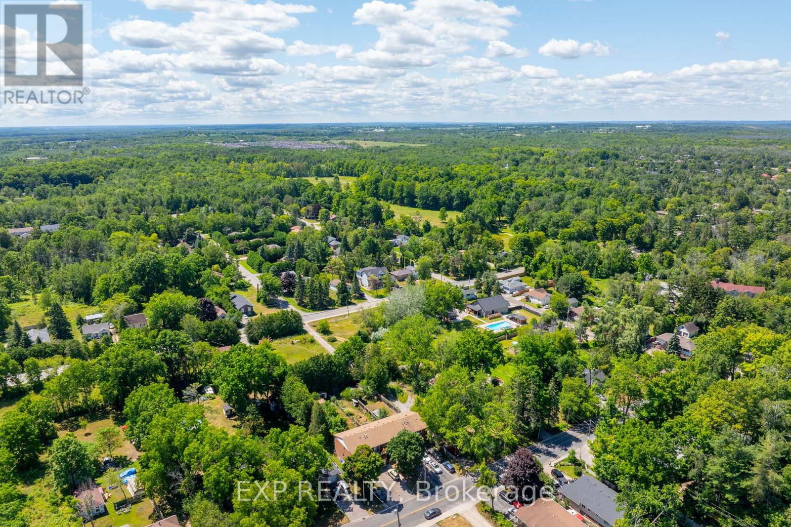 895 Lake Drive E Property Photo 5