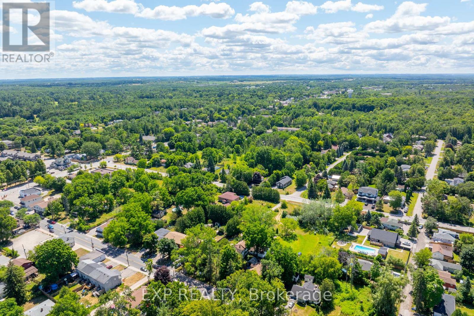 895 Lake Drive E Property Photo 6