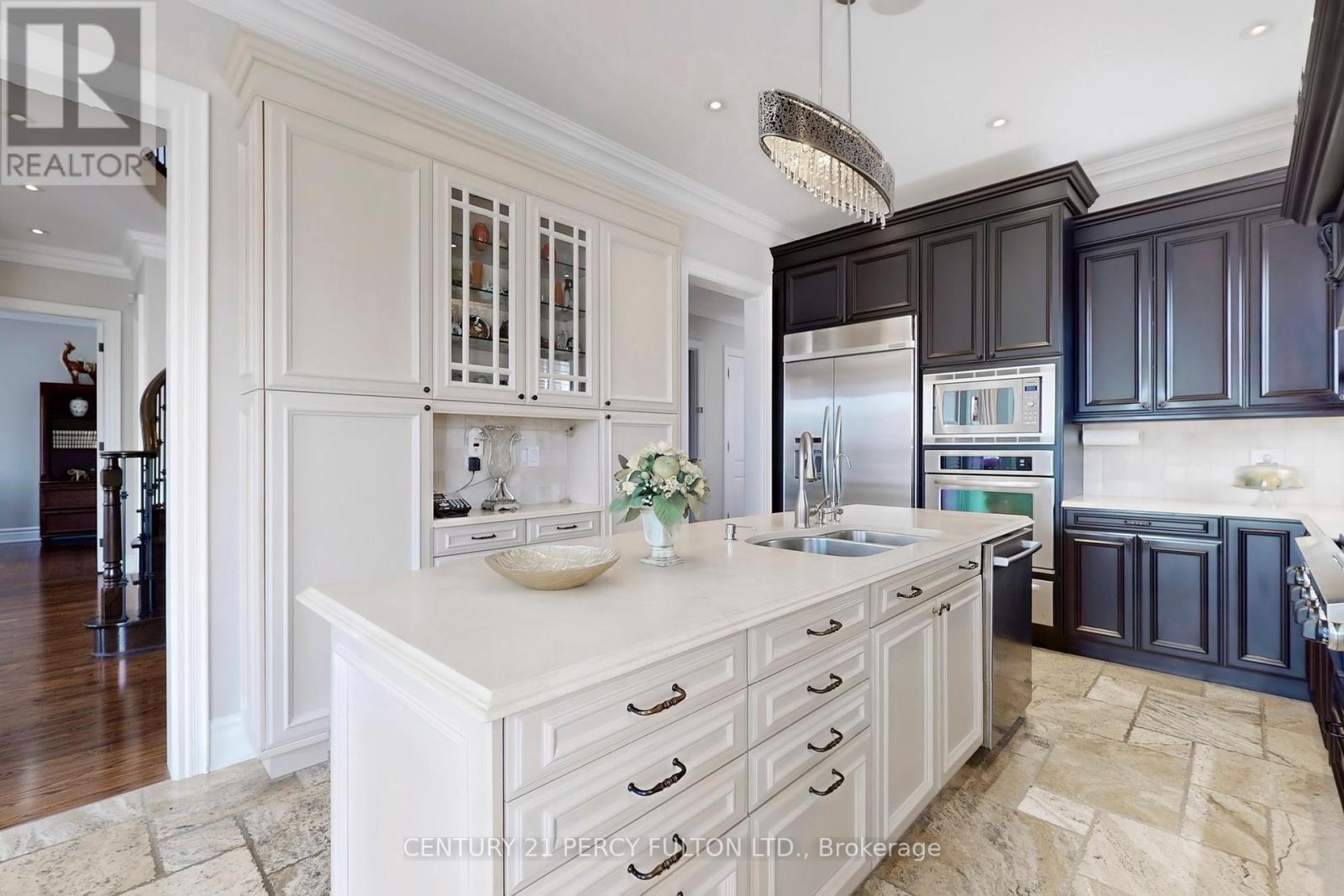 19 Sir Giancarlo Court Property Photo 18