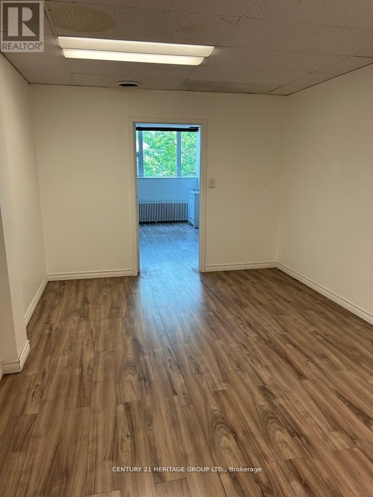 202 - 10255 Yonge Street Property Photo 4