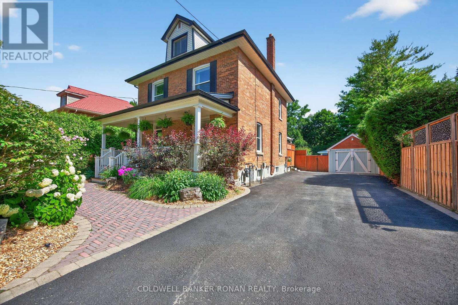 163 Wellington Street W Property Photo 1