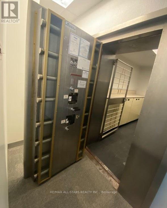 10 Cameron Street W Property Photo 4