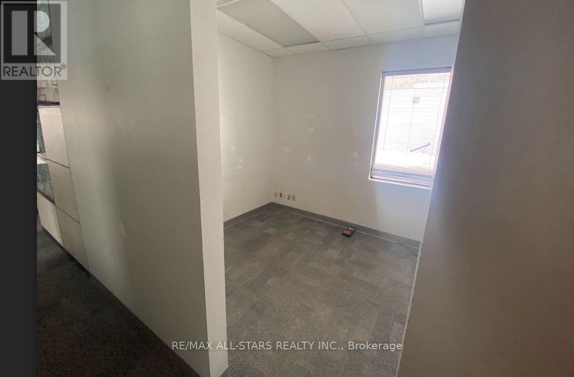 10 Cameron Street W Property Photo 13