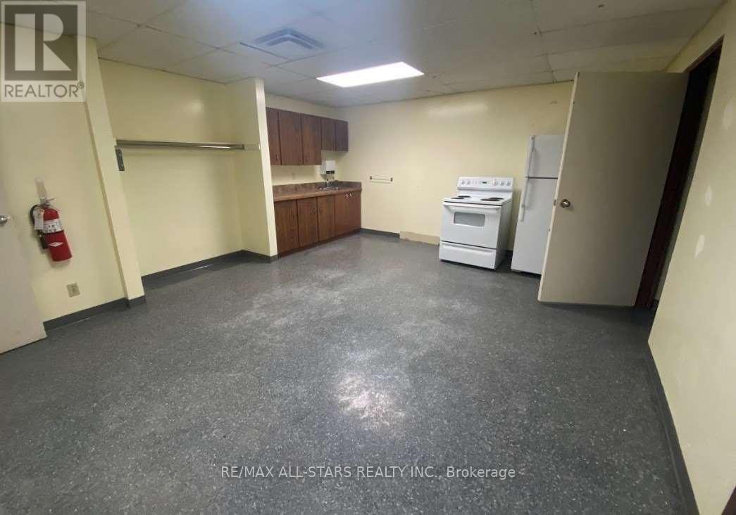 10 Cameron Street W Property Photo 16