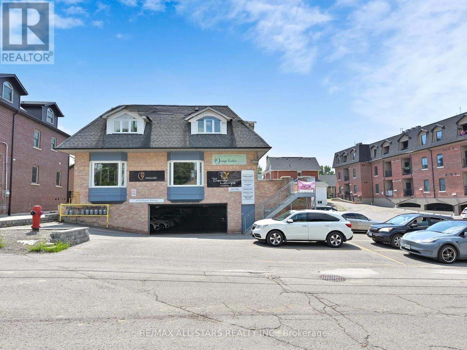 3A - 38 WELLINGTON STREET E Property Photo 1