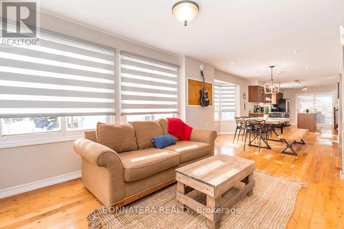 687 Innisfil Beach Road Property Photo 2