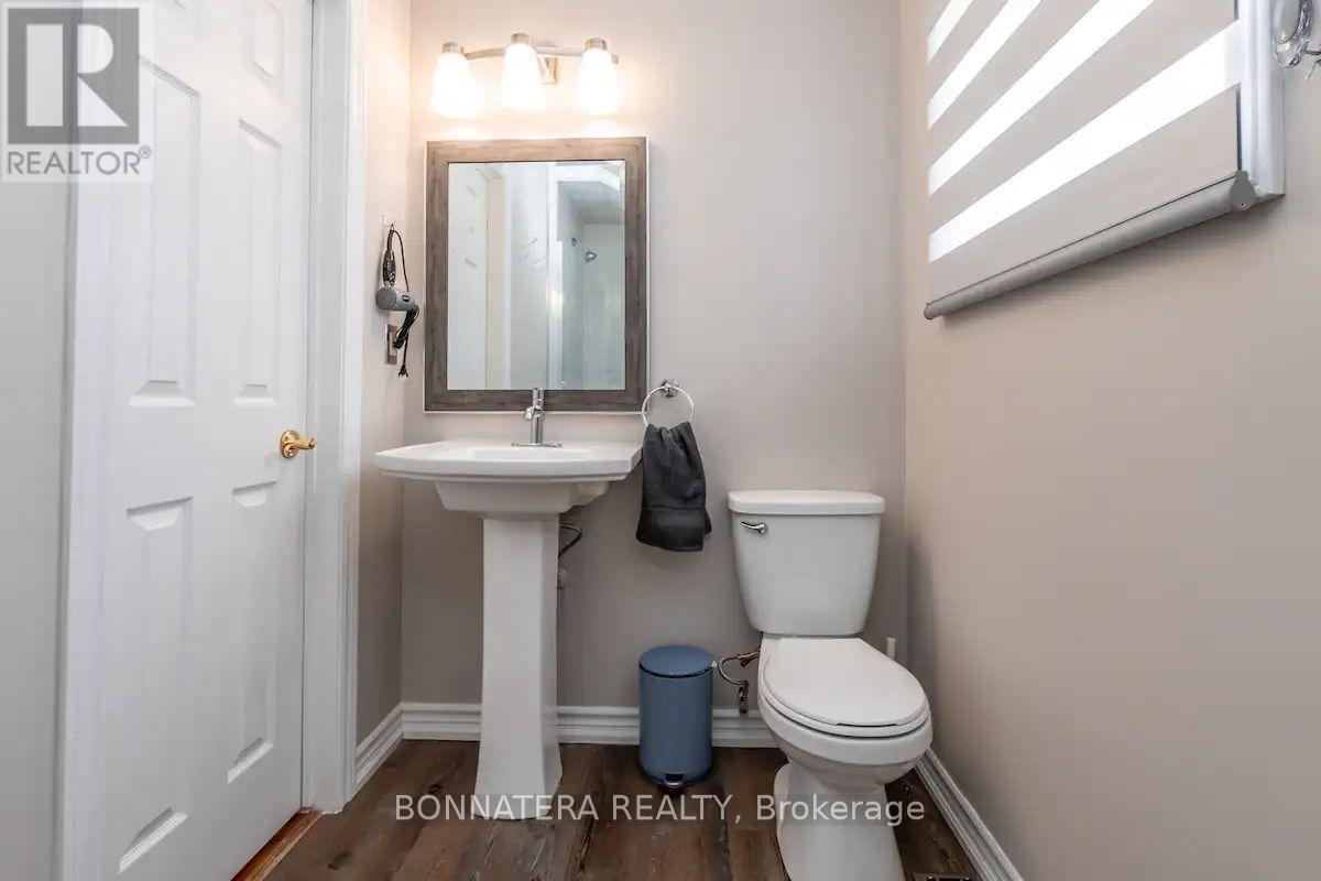 687 Innisfil Beach Road Property Photo 7