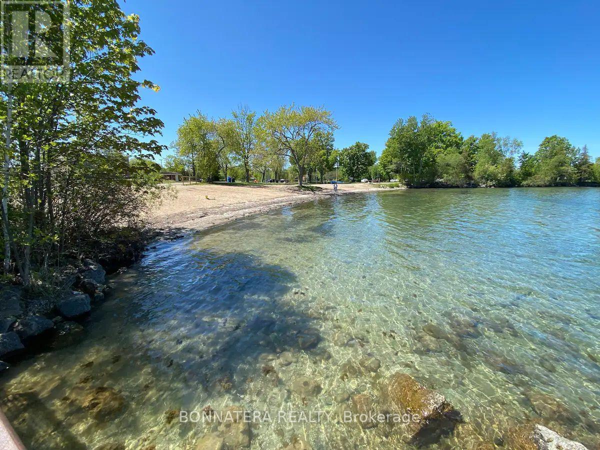 687 Innisfil Beach Road Property Photo 14