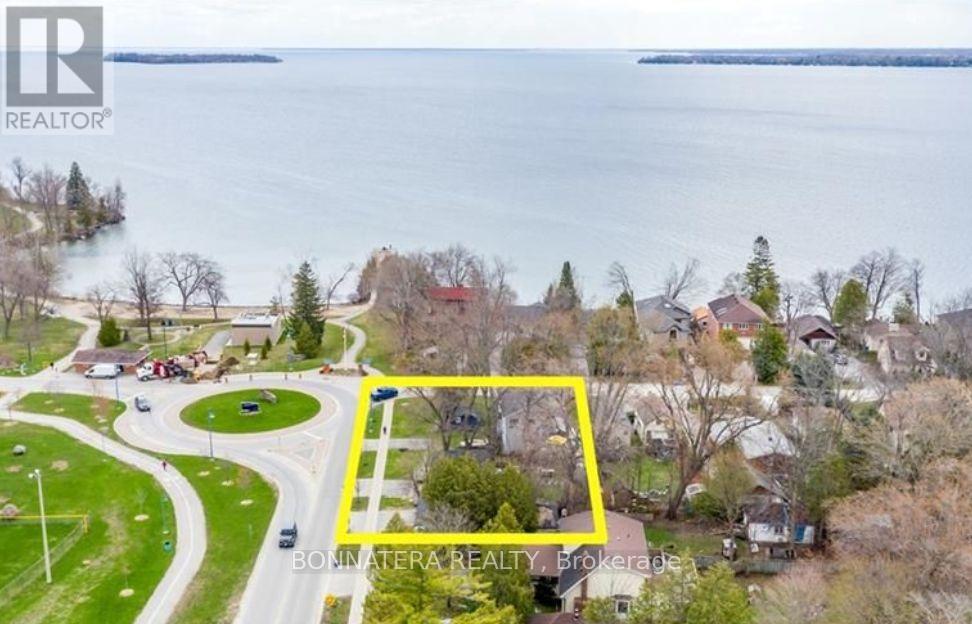 687 Innisfil Beach Road Property Photo 15