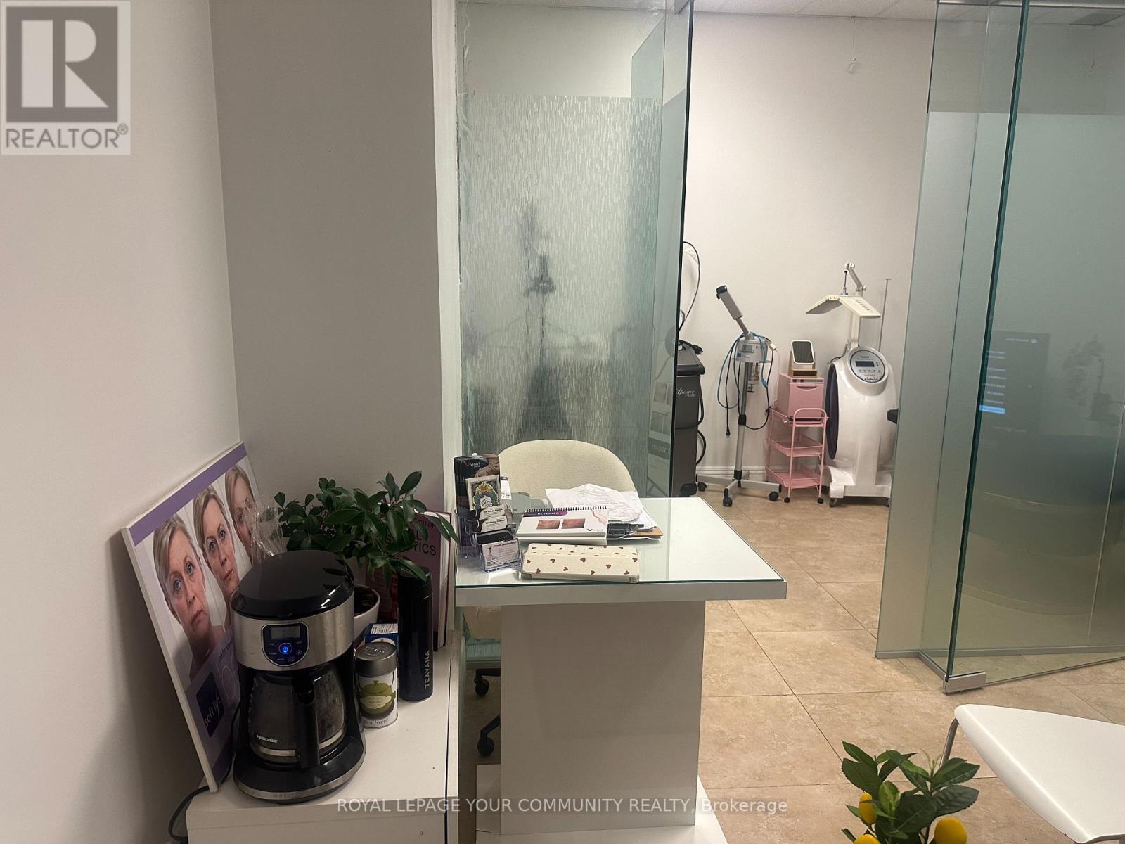 214 - 7163 Yonge Street Property Photo 7