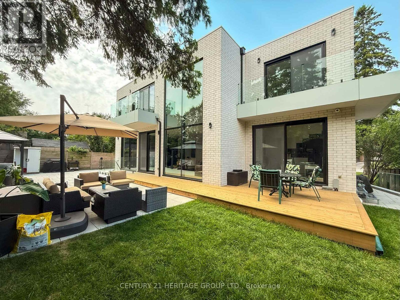 #a - 11 Knowles Crescent Property Photo 1