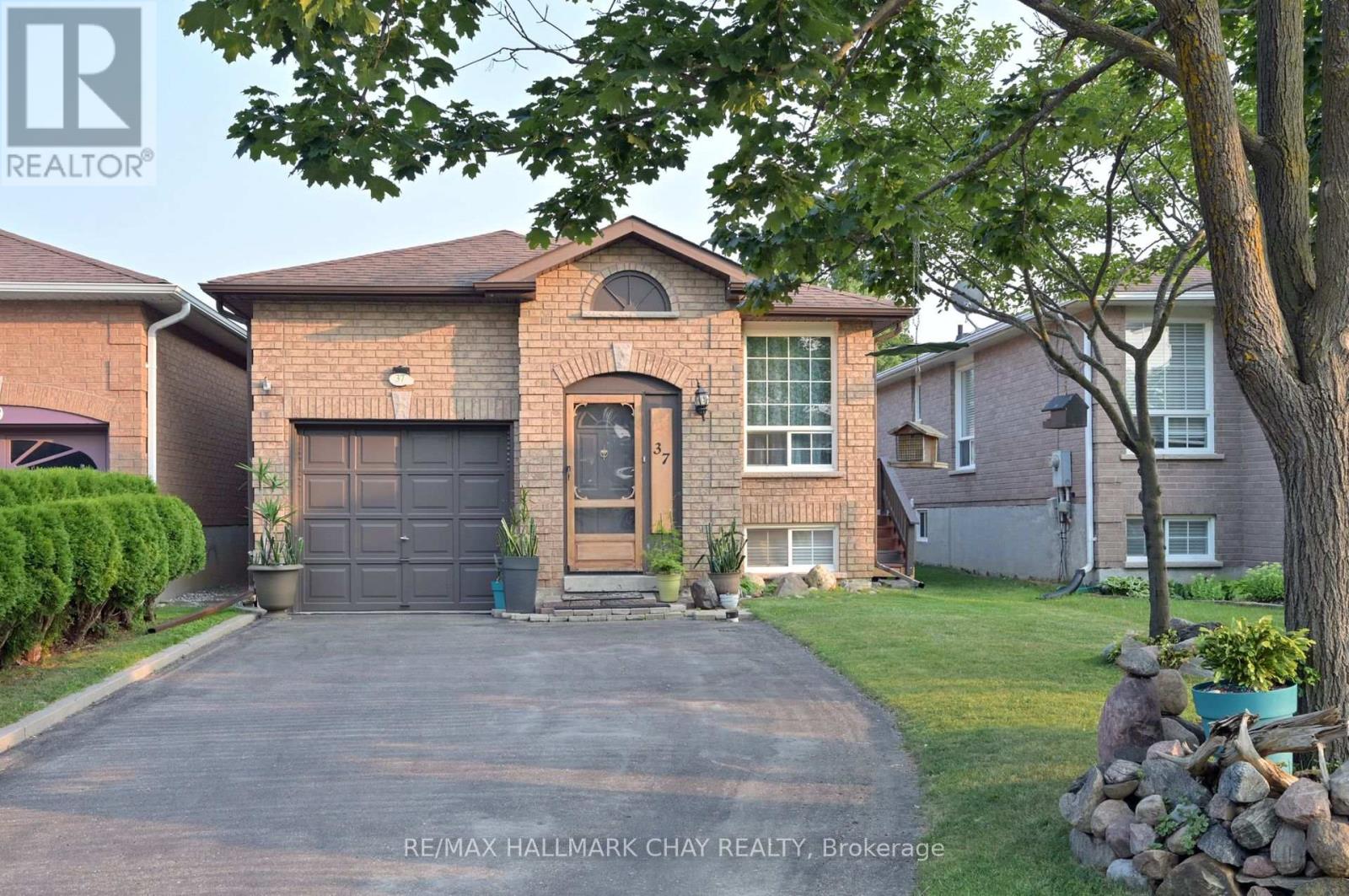 37 Kate Aitken Crescent Property Photo 1
