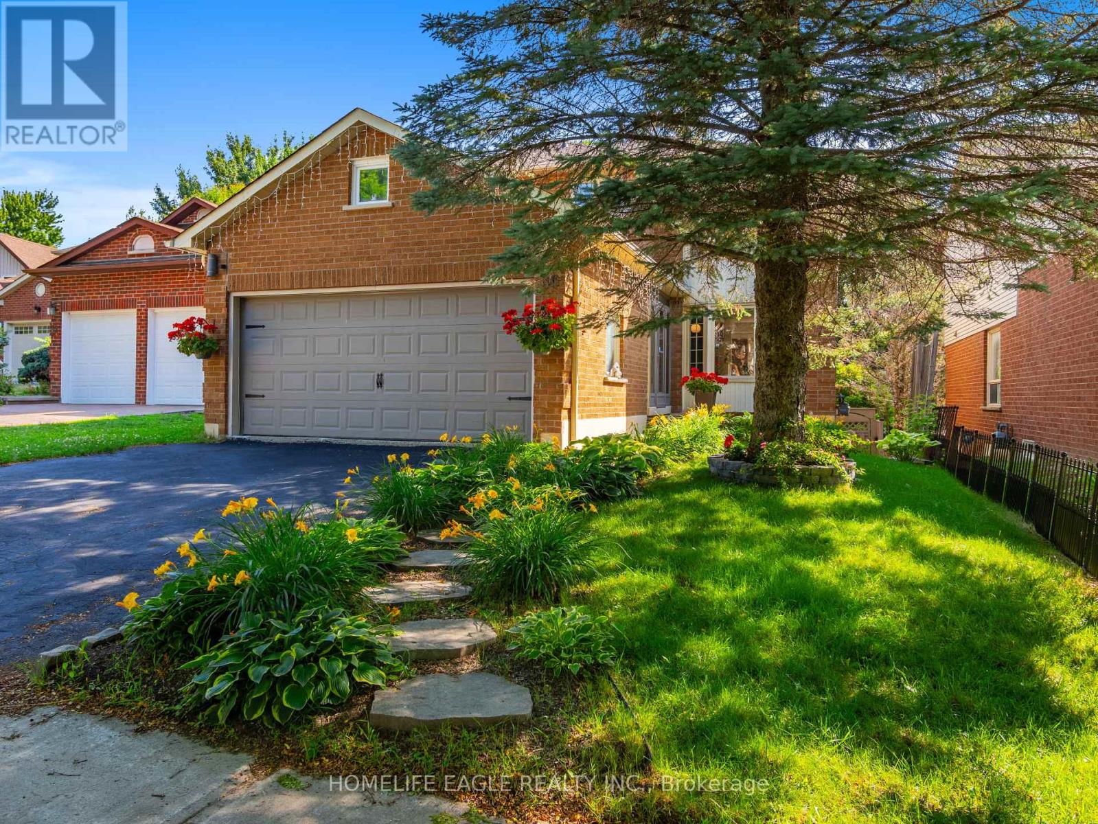 30 Moffat Crescent Property Photo 1