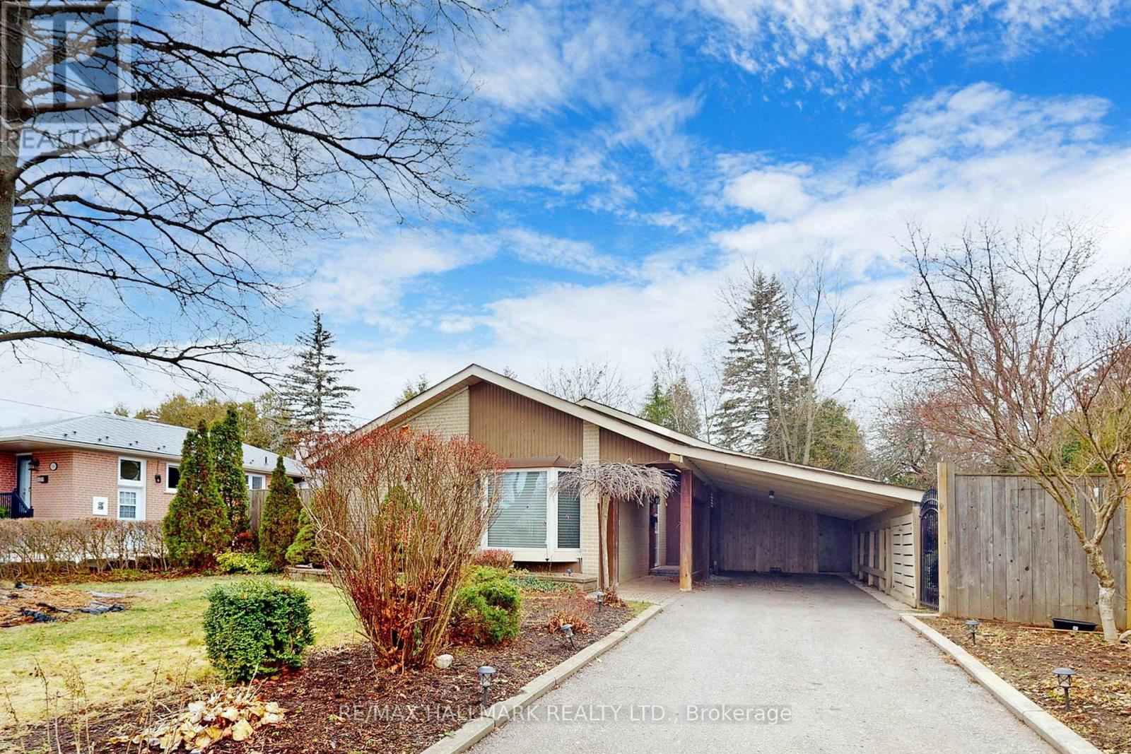 16 Knowles Cres Property Photo 1